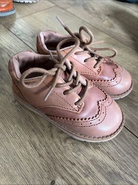 Stride Rite Ellsworth wing tip shoes